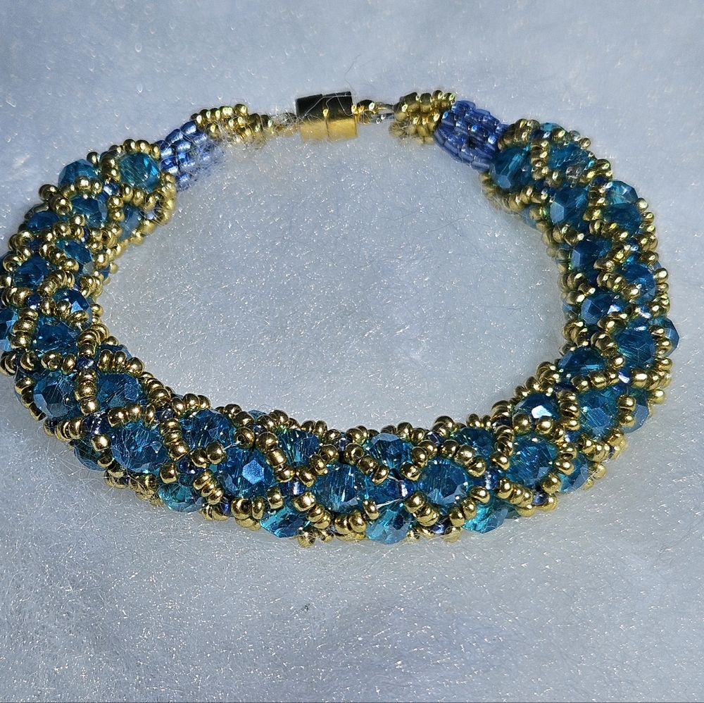 Turquoise Bead Netted Bracelet Magnetic Clasp 8.5" New Bangle / Donation